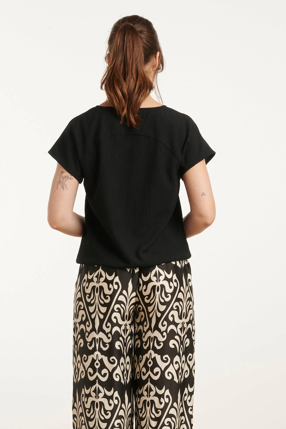 25120  Stretchy Crinkle Top Met V-Hals | Black - Image 6