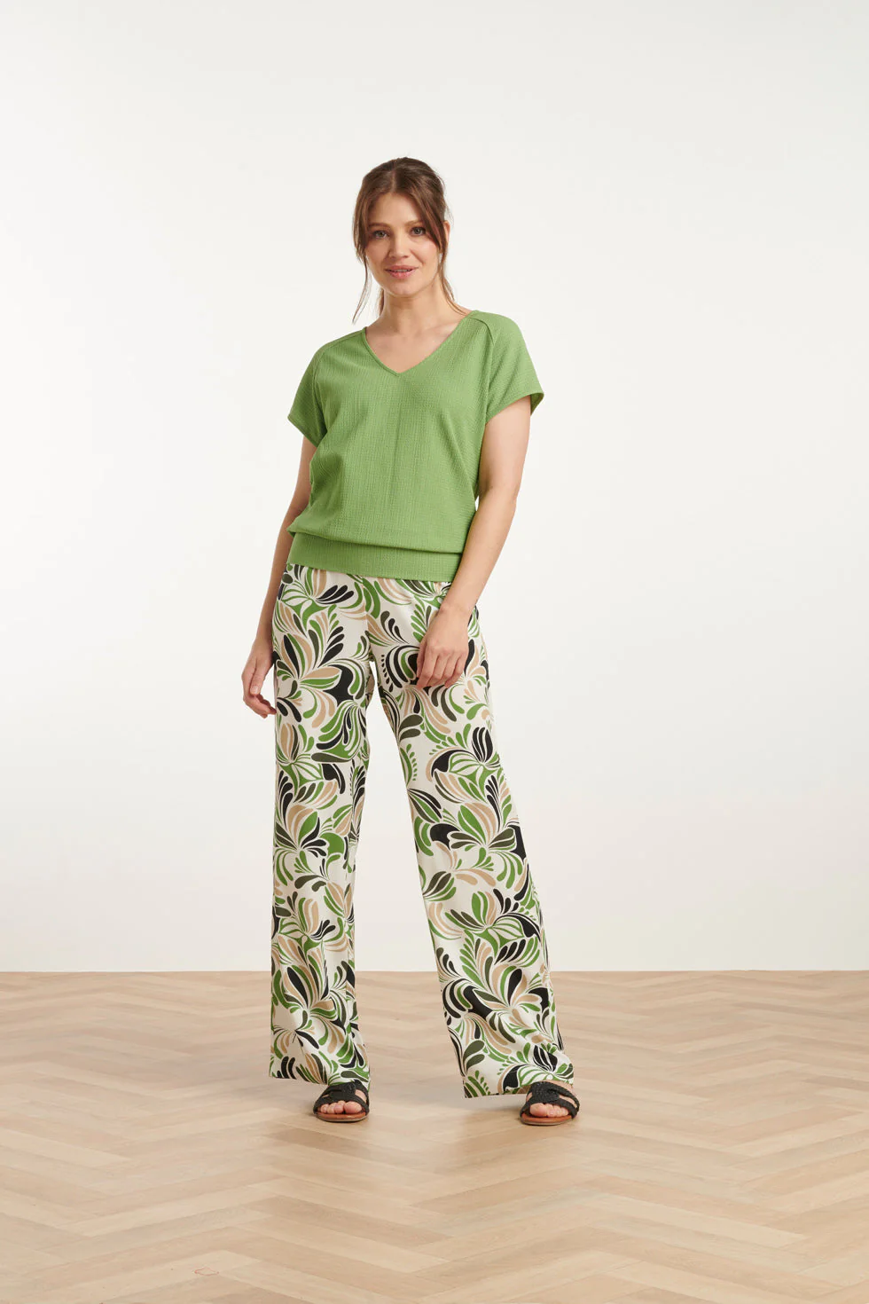 25120 Top Licht Stretchy Crinkle V-Hals | Light Green - Image 3