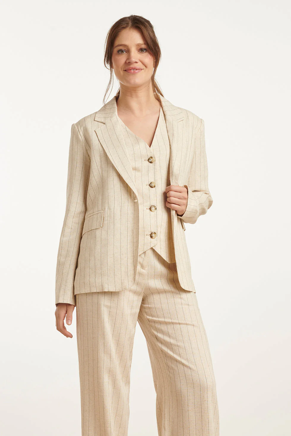 25126 Pinstriped Linen Blazer | Sand - Black