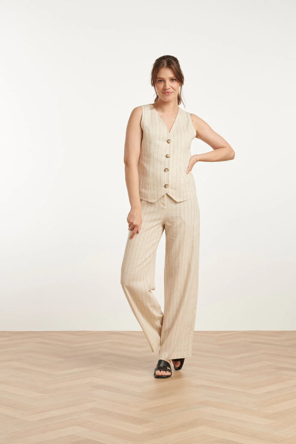 25128  Linnen Waistcoat | Sand - Black - Image 3