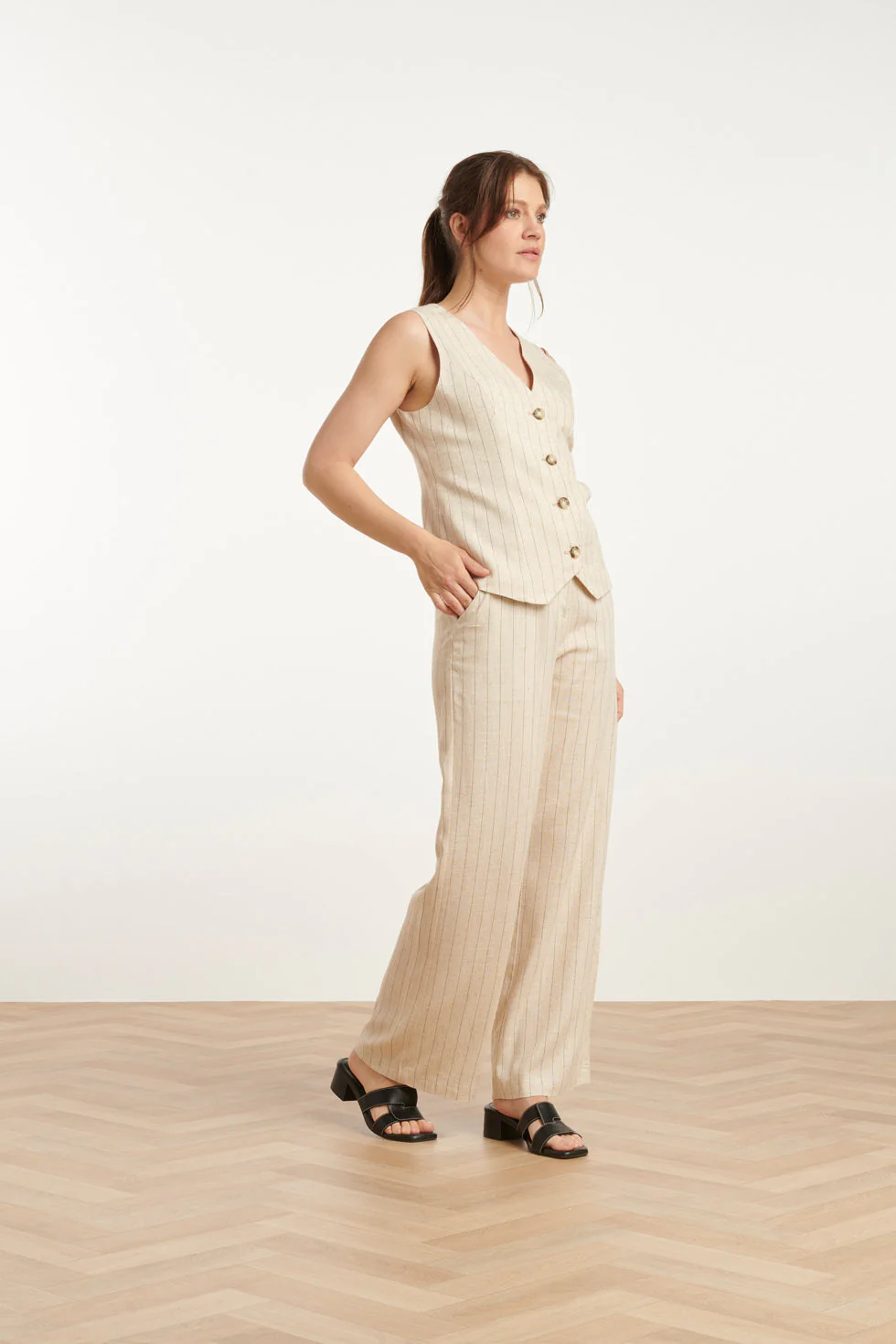 25128  Linnen Waistcoat | Sand - Black - Image 4