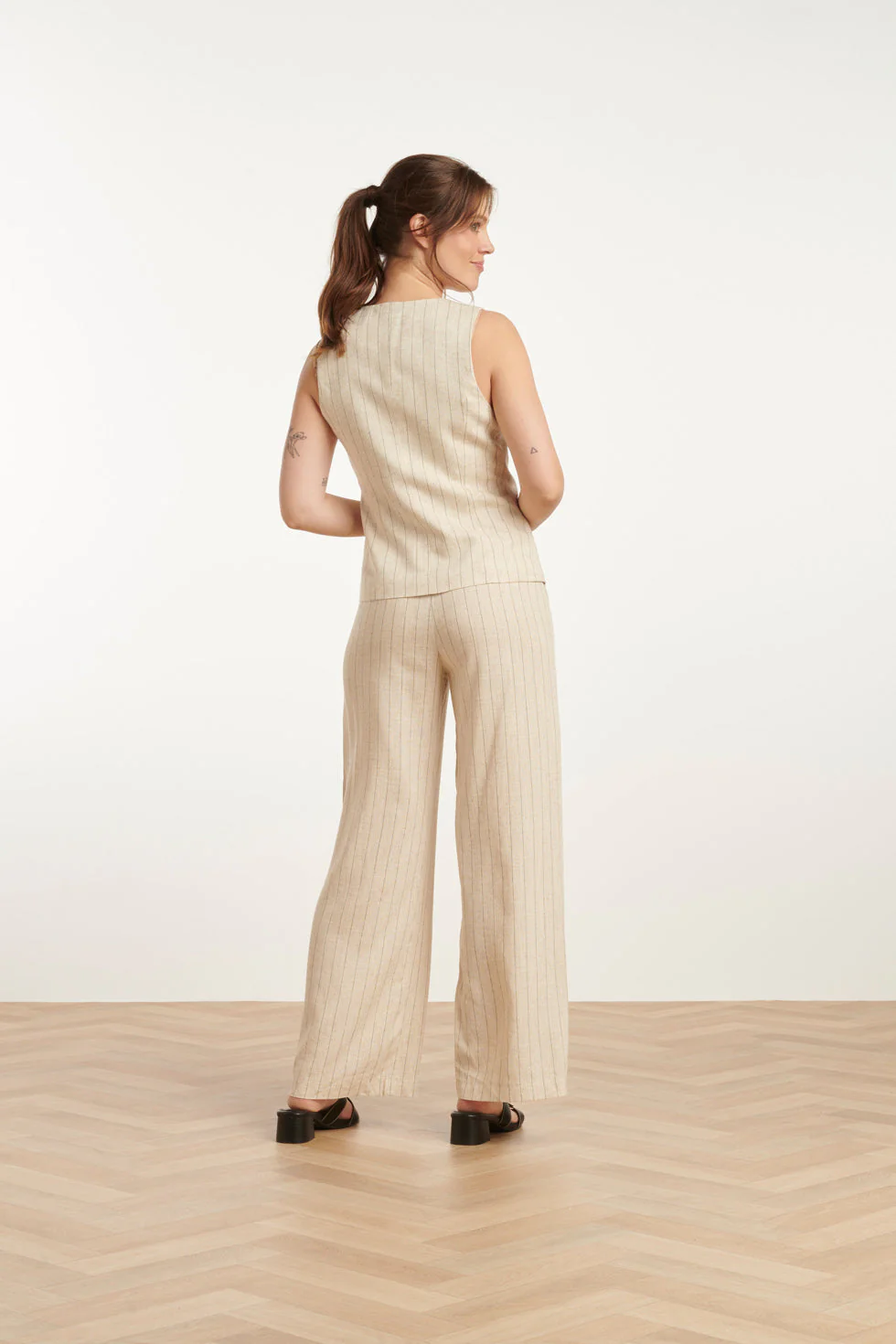 25128  Linnen Waistcoat | Sand - Black - Image 5