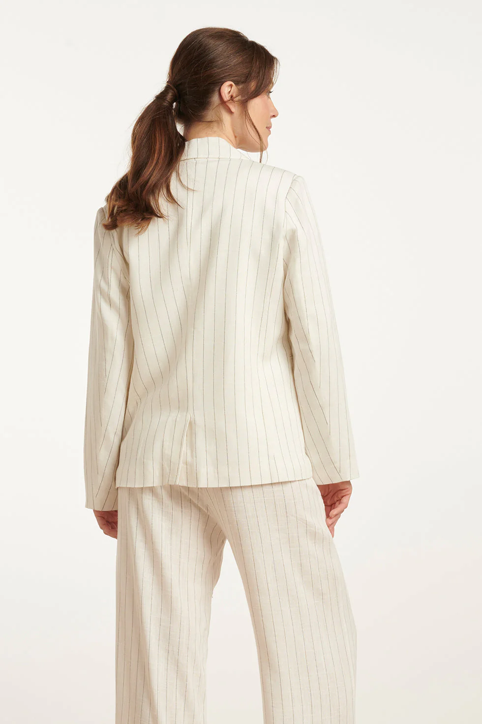 25130 Te Pinstripe Linnen Blazer | White - Black - Image 6