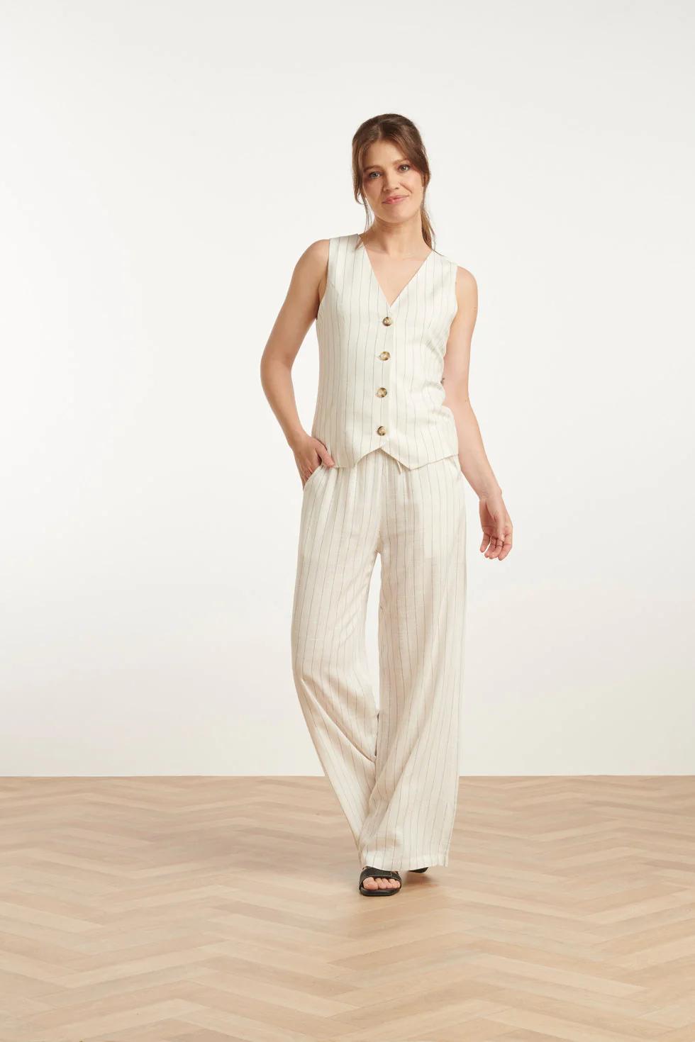 25131 Te Pinstripe Linnen Broek | White - Black