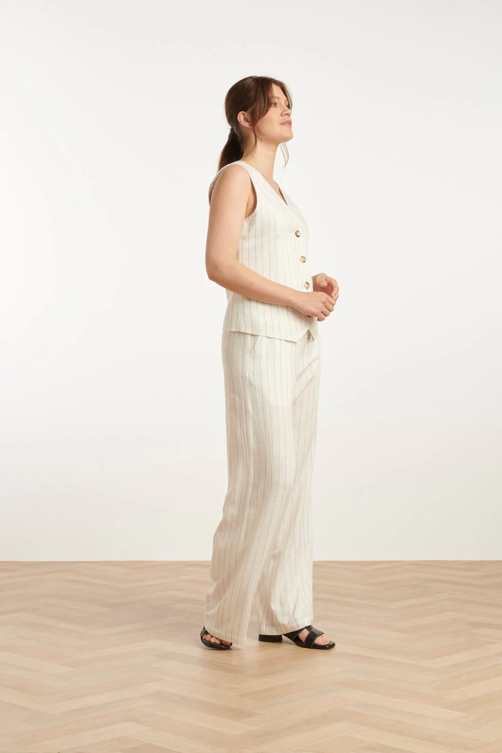 25132 Te Linnen Waistcoat | White - Black - Image 4
