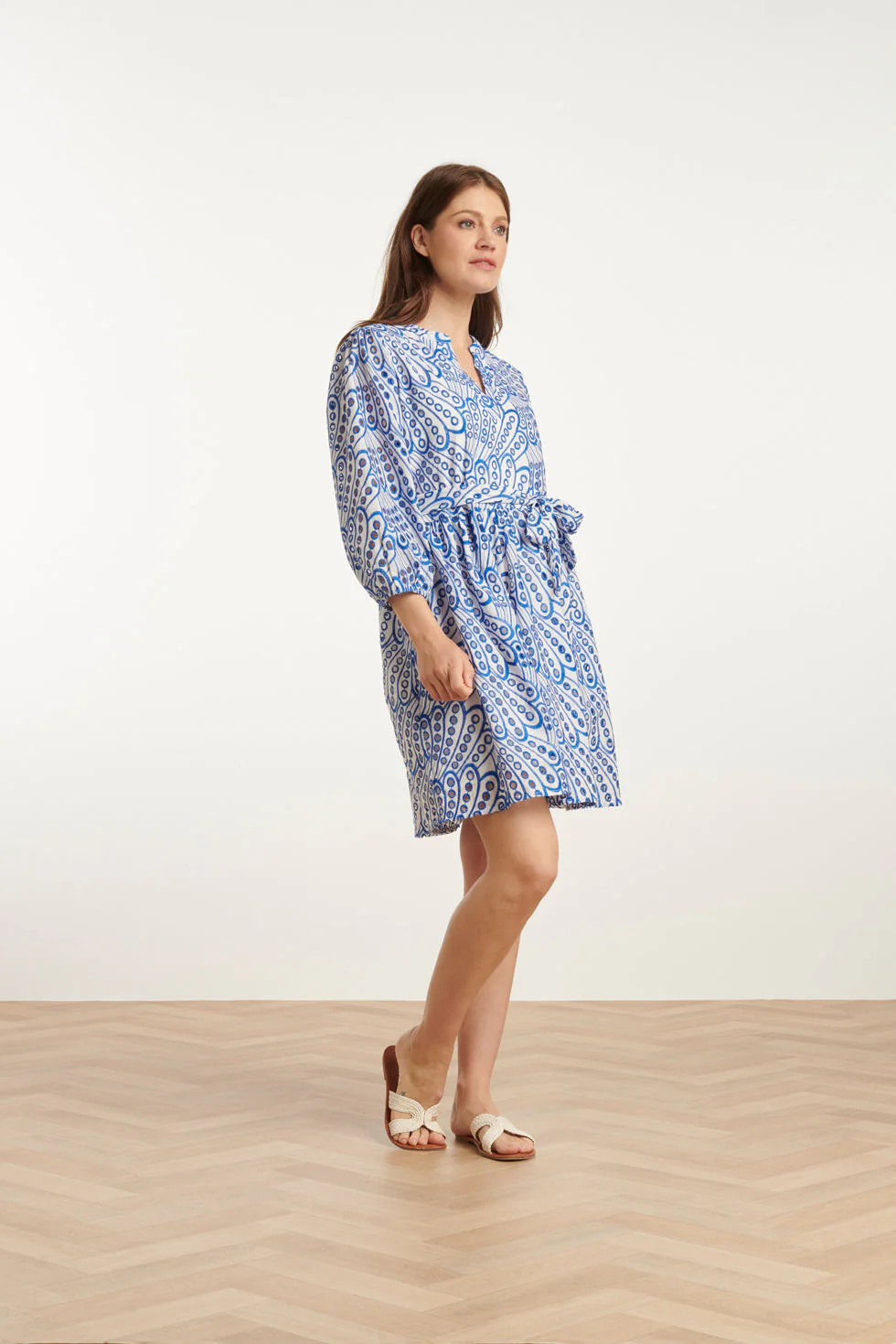 25135 Cobalt Brie Anglaise Jurk | Cobalt - White - Image 4