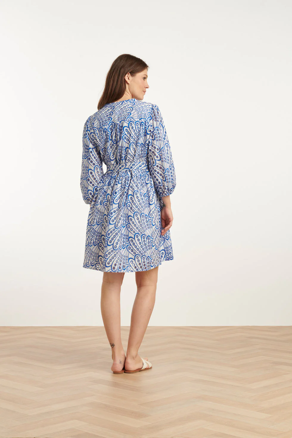 25135 Cobalt Brie Anglaise Jurk | Cobalt - White - Image 5