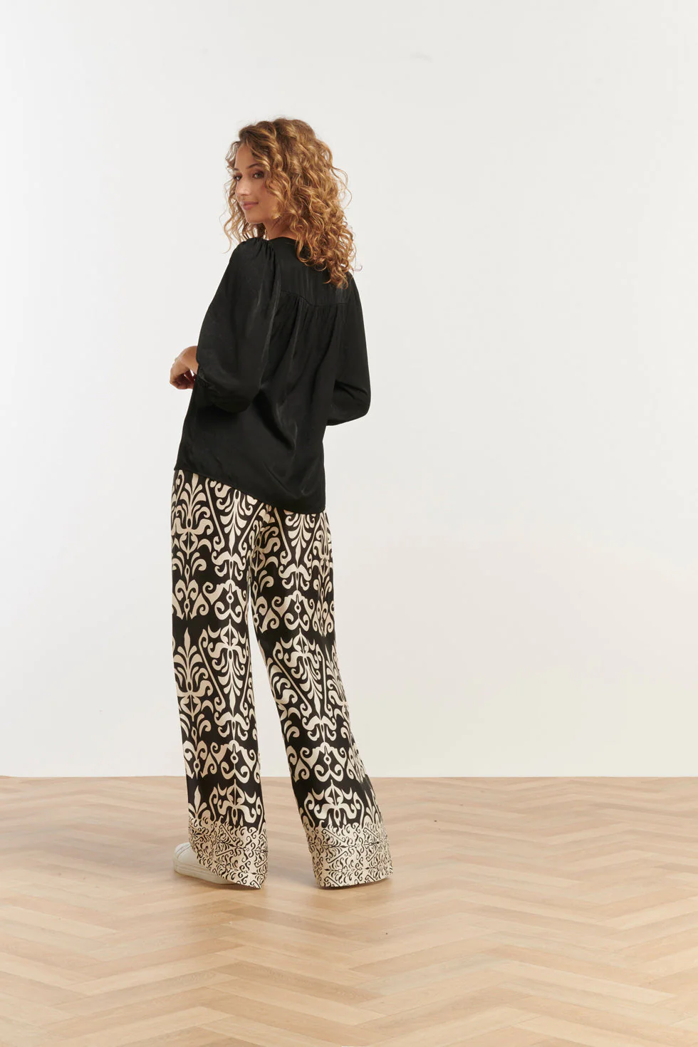 25142 E Rayon Satijnen Blouse | Black - Image 5