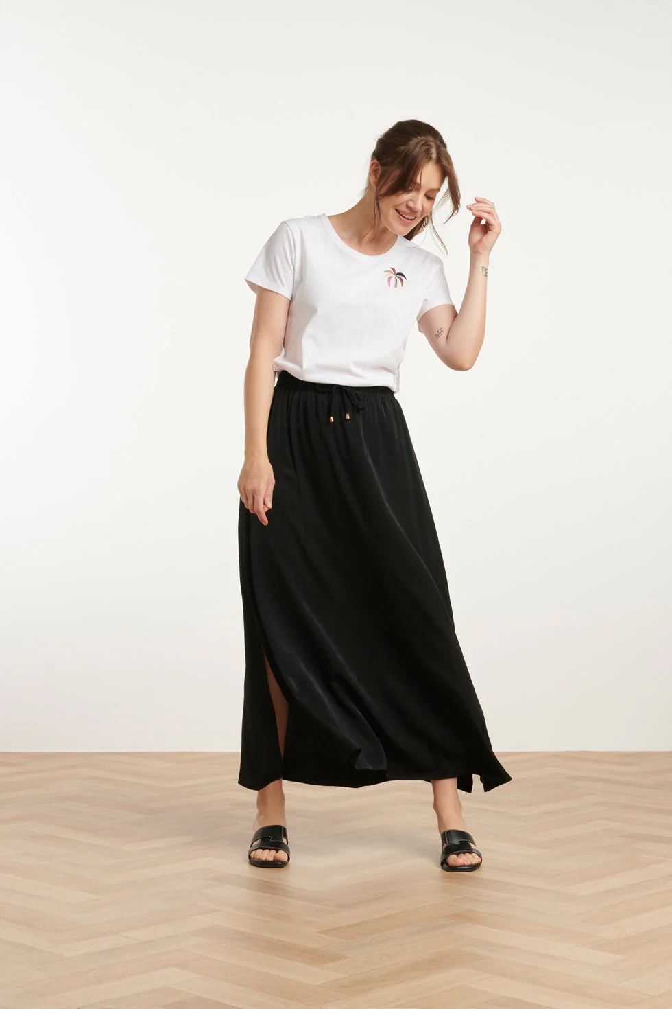 25143 E Rayon Satin Maxi Rok | Black - Image 4