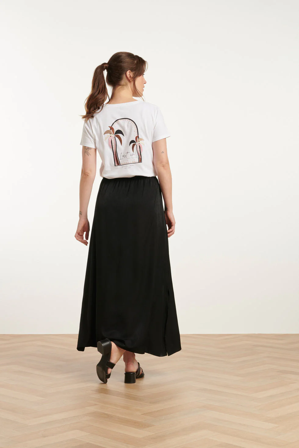 25143 E Rayon Satin Maxi Rok | Black - Image 6