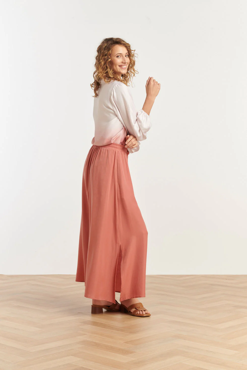25143  Rayon Satin Maxi Rok | Old Pink - Image 5