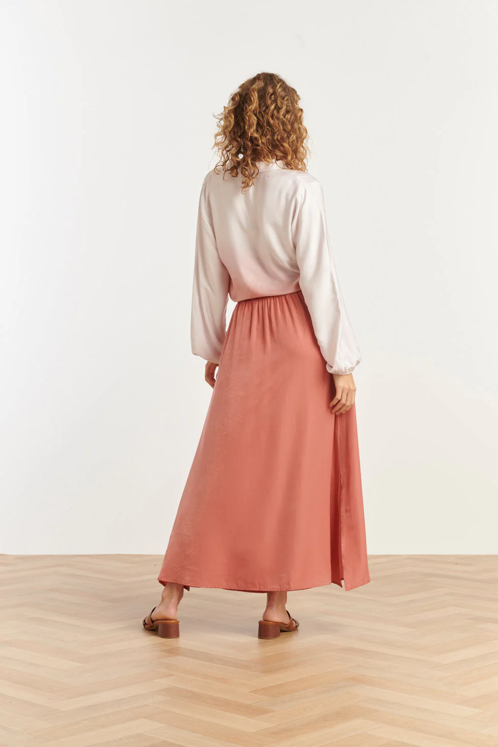 25143  Rayon Satin Maxi Rok | Old Pink - Image 6