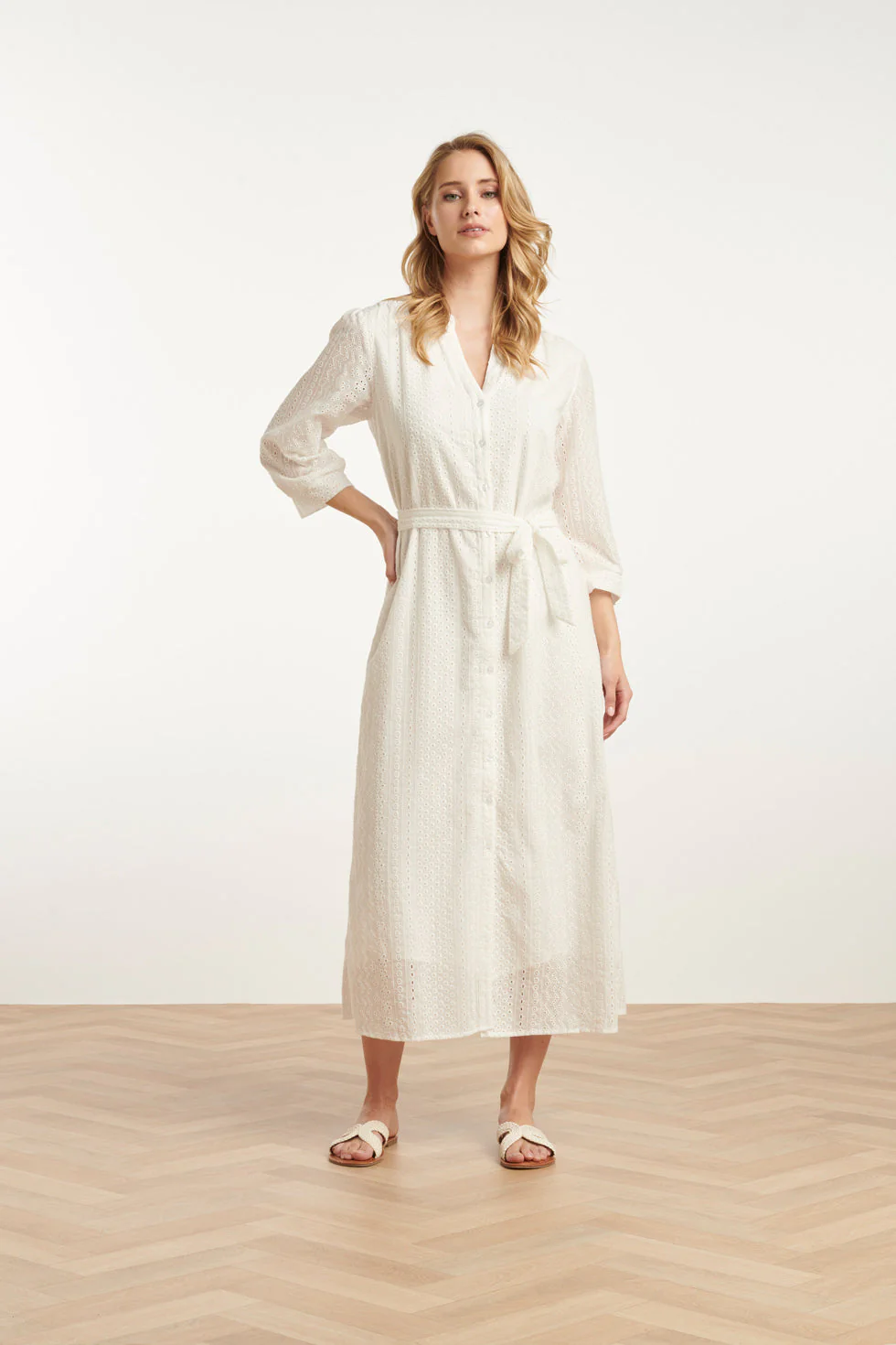 25146 Te Midi Brie Anglaise Jurk Met Knoopsluiting | White - Image 3