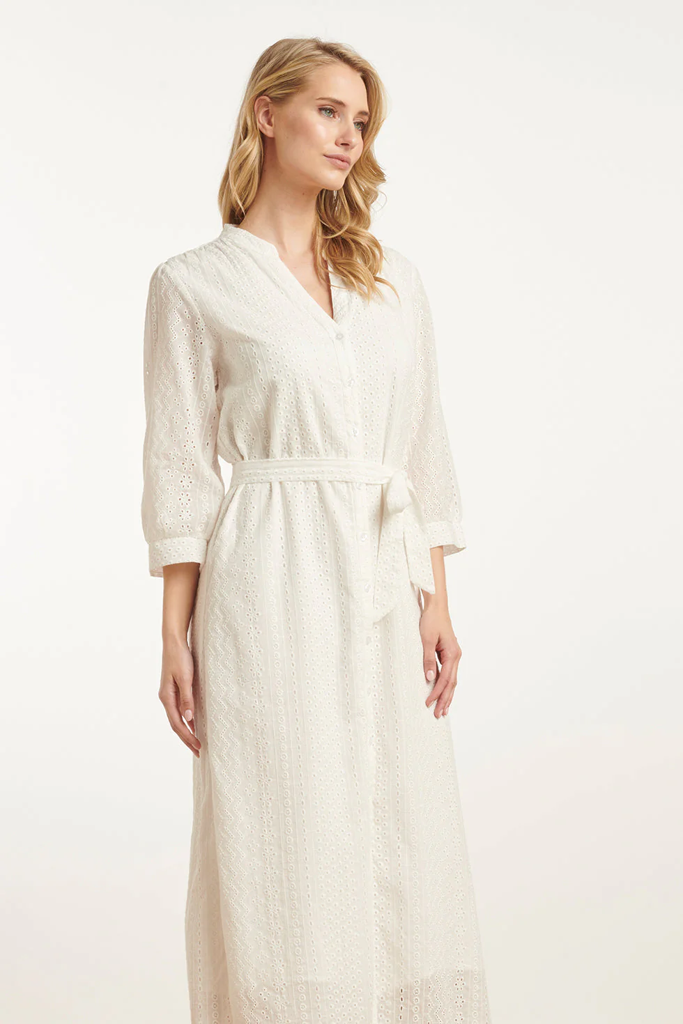 25146 Te Midi Brie Anglaise Jurk Met Knoopsluiting | White - Image 4