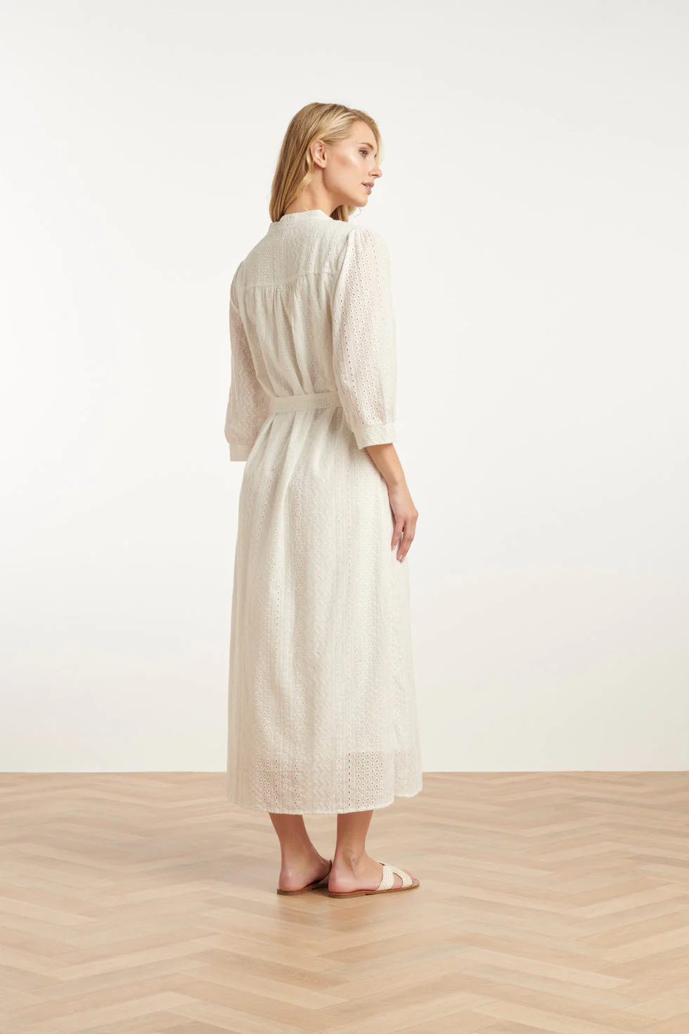 25146 Te Midi Brie Anglaise Jurk Met Knoopsluiting | White - Image 5