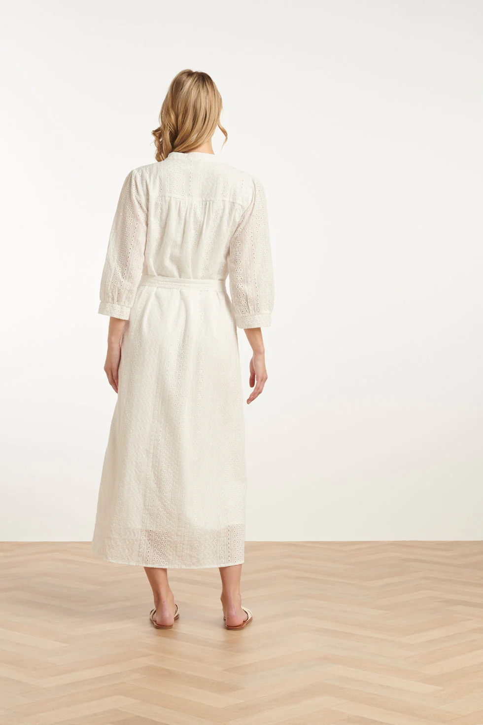 25146 Te Midi Brie Anglaise Jurk Met Knoopsluiting | White - Image 6