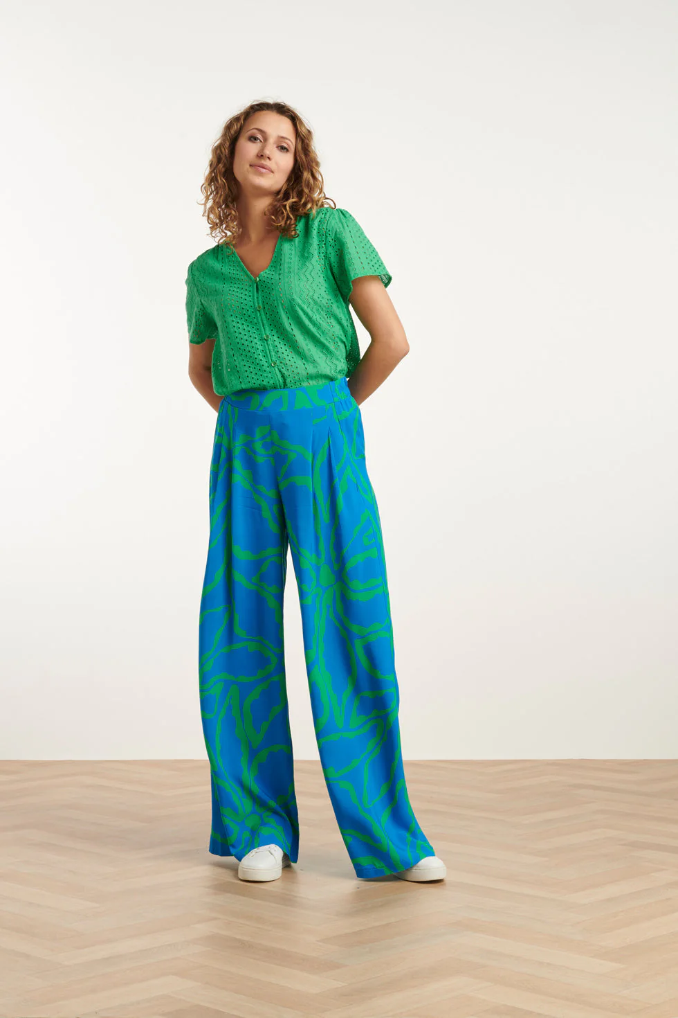 25147 Fel Brie Anglaise Blouse | Green - Image 3