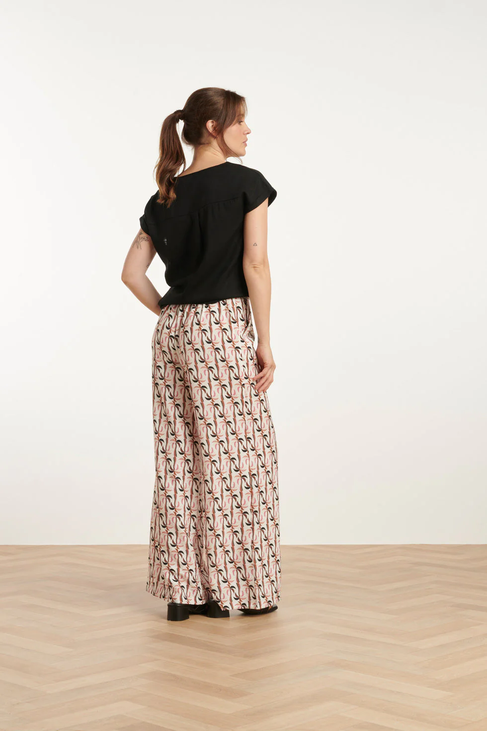 25148 E Linnen Top Met V-Hals | Black - Image 5