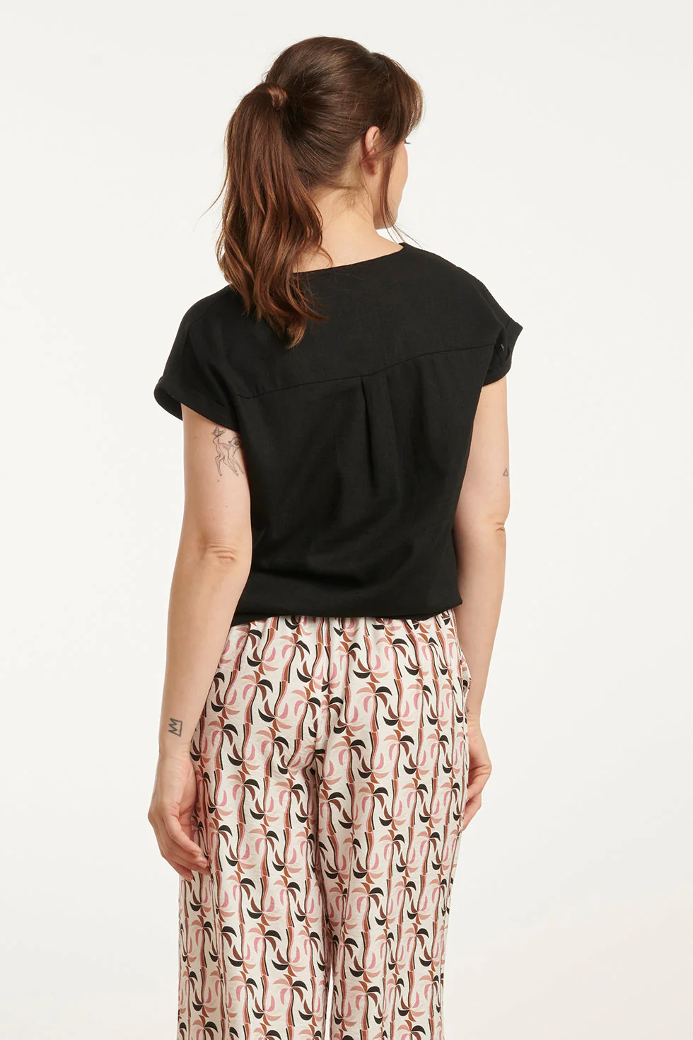 25148 E Linnen Top Met V-Hals | Black - Image 6