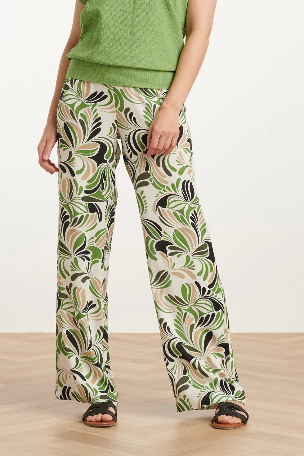 25153 Te Grafische Geprinte Broek | Sand - Light Green - Image 3