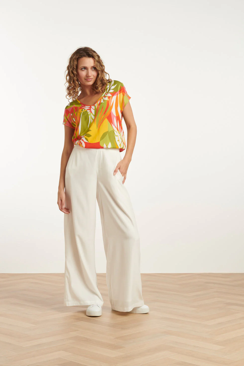 25156 Multicoloured Bladprint Top Met V-Hals | Muticolour - Image 3