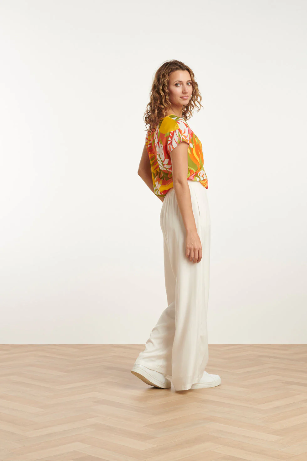 25156 Multicoloured Bladprint Top Met V-Hals | Muticolour - Image 5