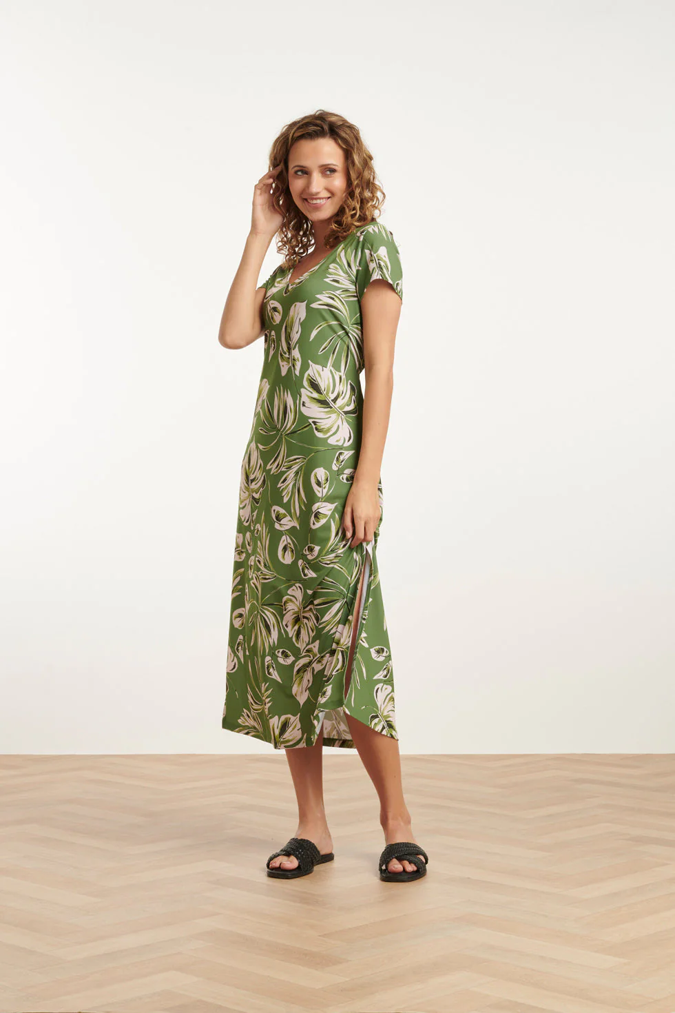 25159 Leaf Print Stretch Midi Jurk | Army - Light Green - Image 3