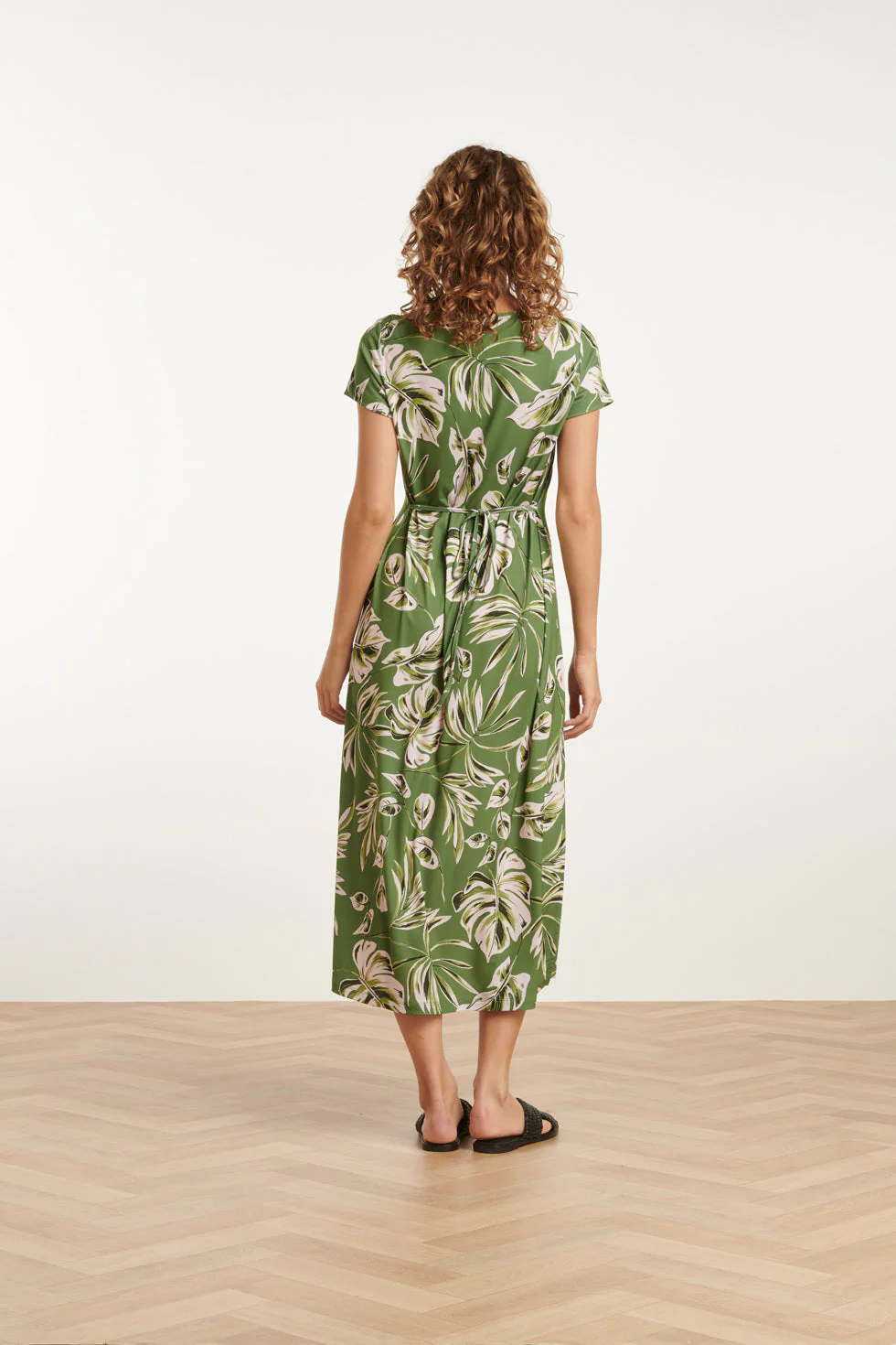25159 Leaf Print Stretch Midi Jurk | Army - Light Green - Image 6