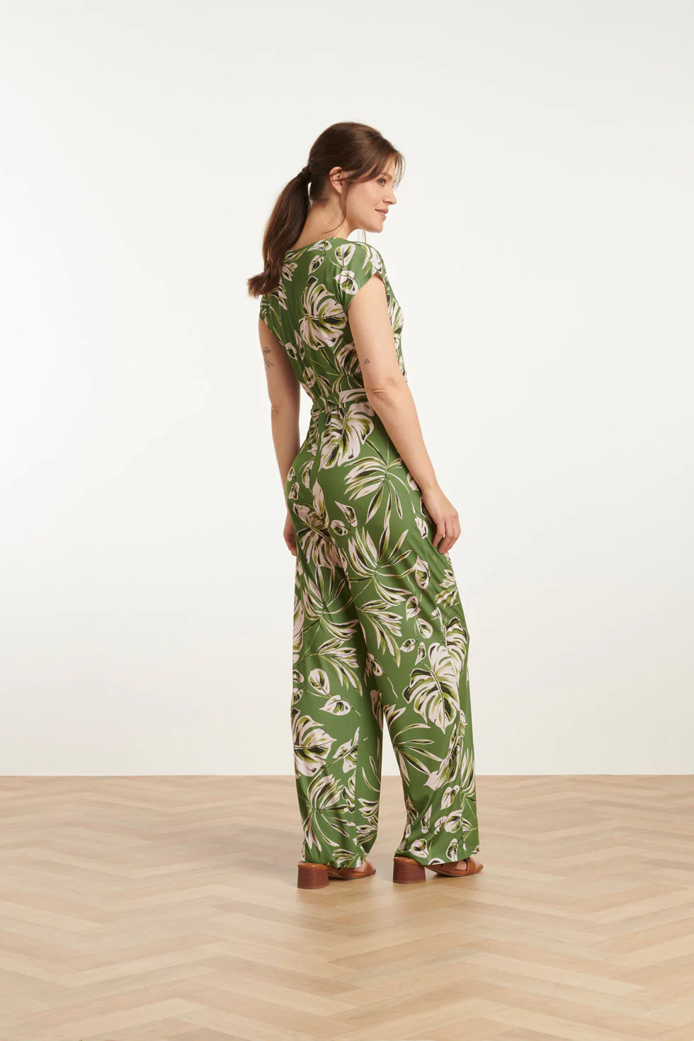 25160 Leaf Print Stretch Jumpsuit | Army - Light Green - Image 5