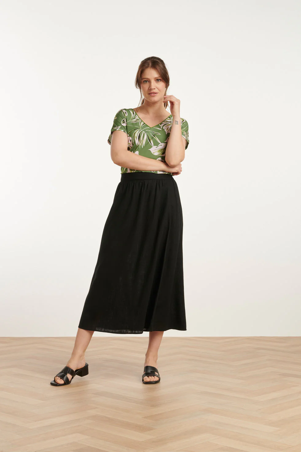 25161  Bladprint Stretch Top Met V-Hals | Army - Light Green - Image 3
