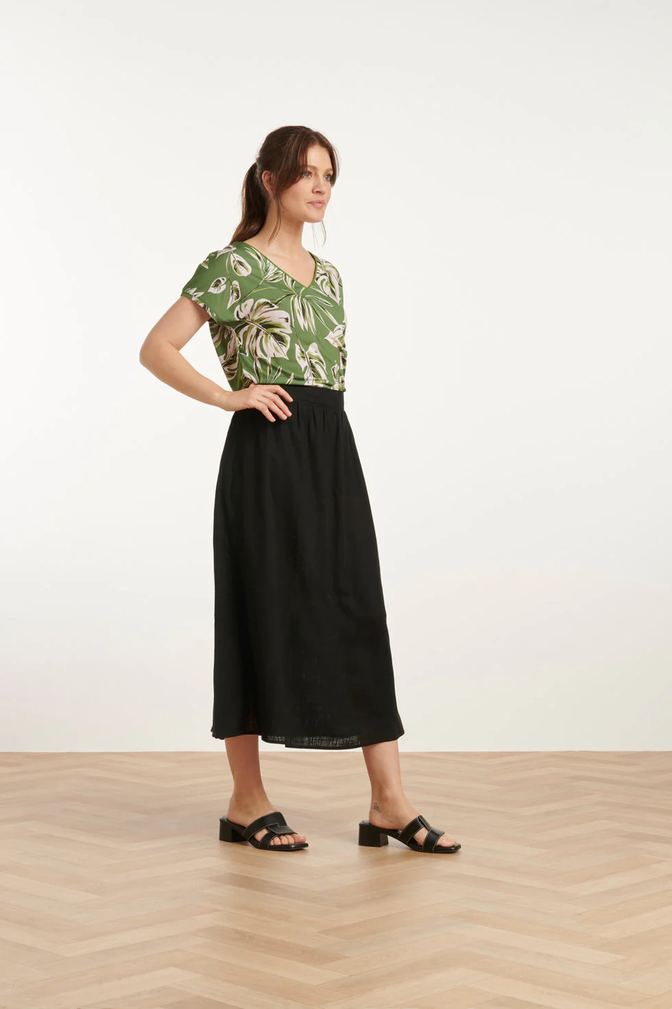 25161  Bladprint Stretch Top Met V-Hals | Army - Light Green - Image 4