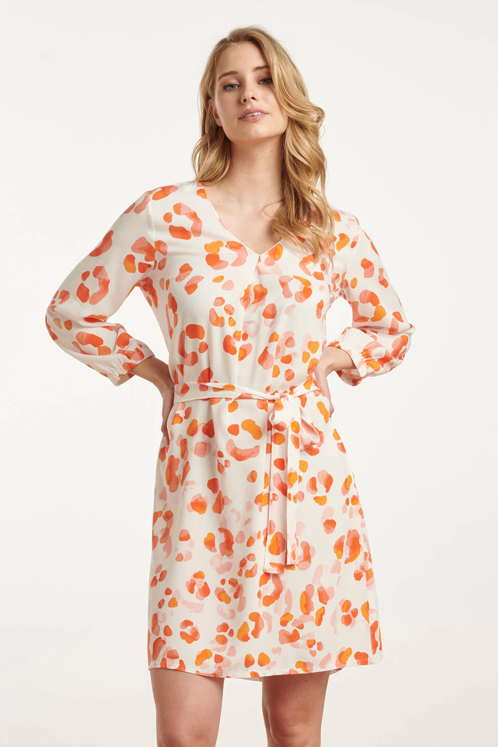 25163 Korte Jurk Met Perzik Dierenprint | Orange - Muticolour