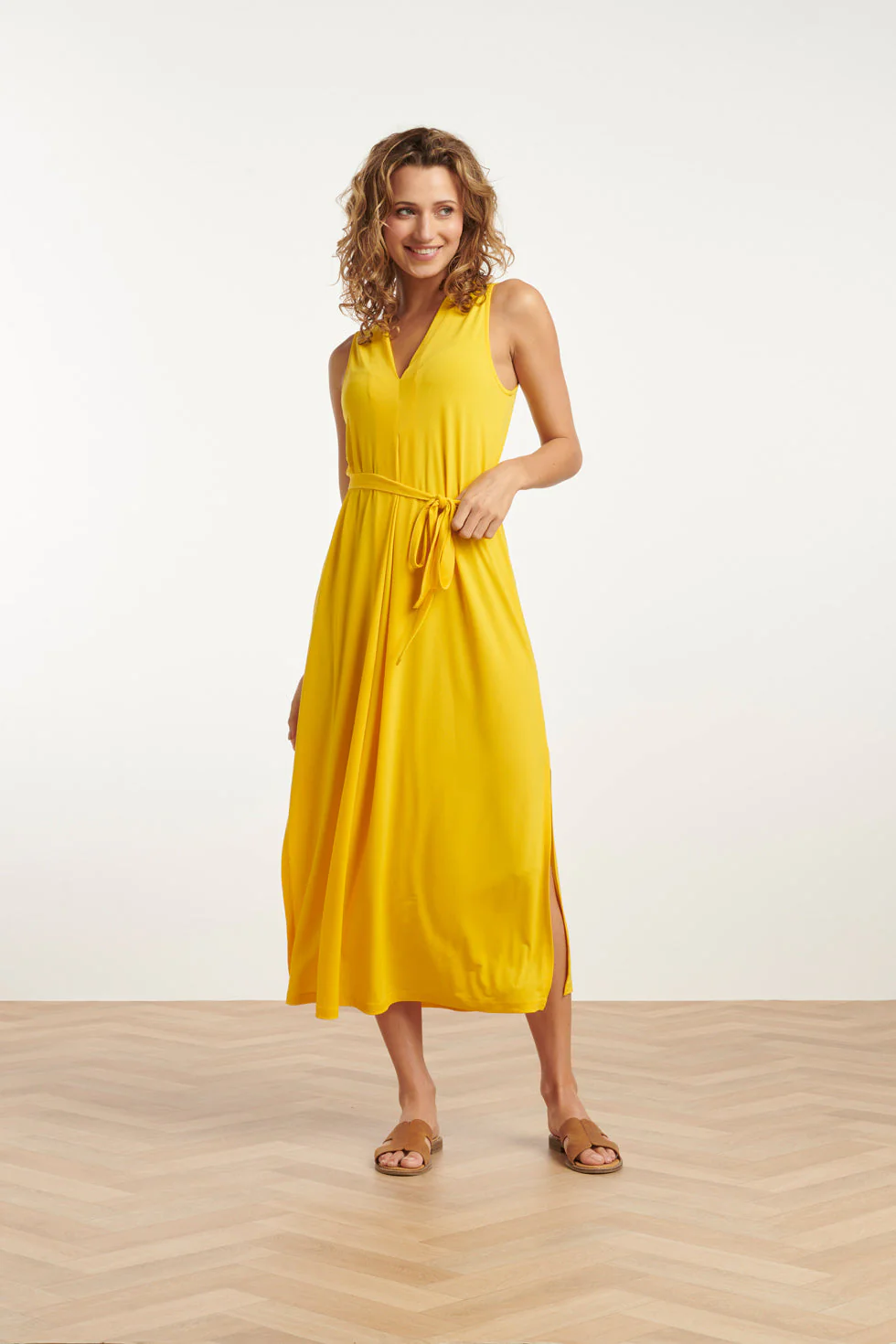 25173  Stretch Midi Jurk Met V-Hals | Yellow