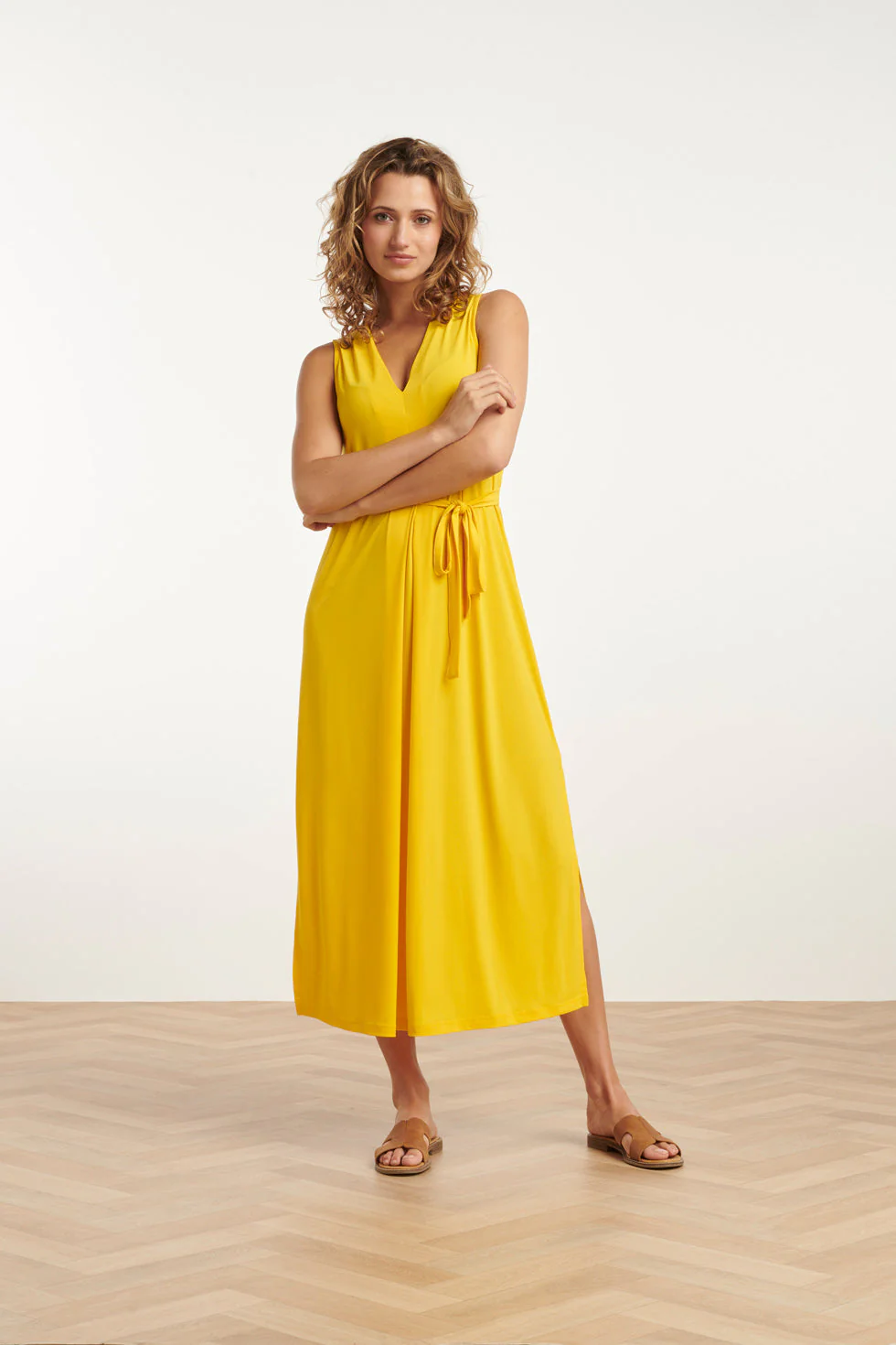 25173  Stretch Midi Jurk Met V-Hals | Yellow - Image 3