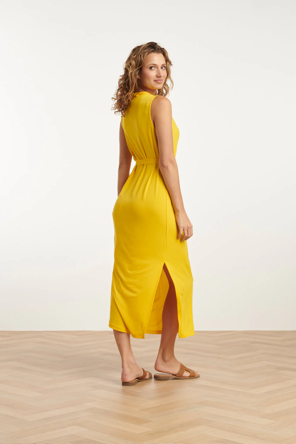 25173  Stretch Midi Jurk Met V-Hals | Yellow - Image 5
