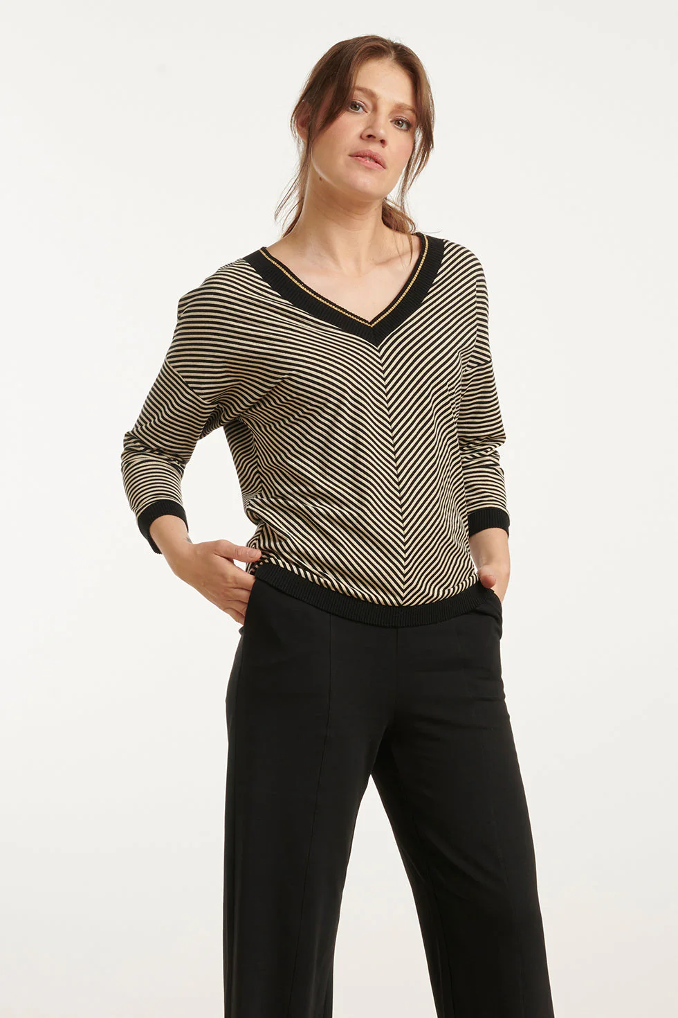 25179 - Top Met Chevron Streepprint | Black - Gold - Image 4