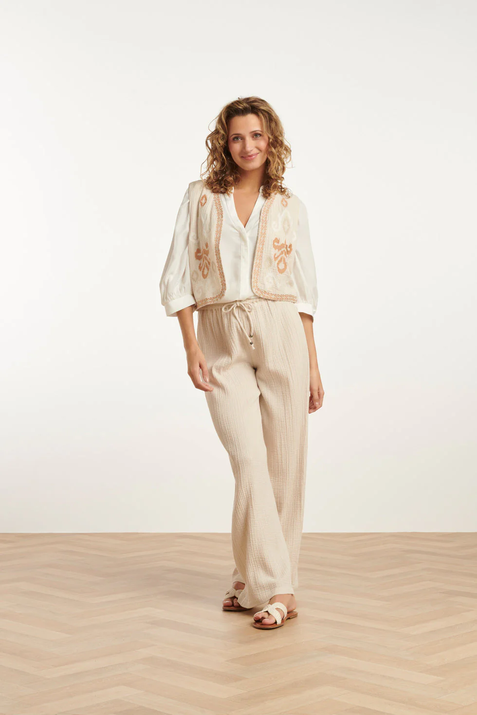 25190  Katoenen Gilet Met Aztec Borduursels | Off White - Sand - Image 3