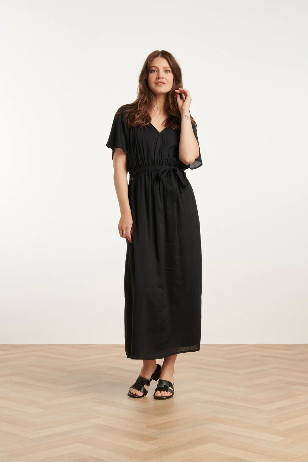 25191 E Viscose Midi Jurk | Black - Image 3