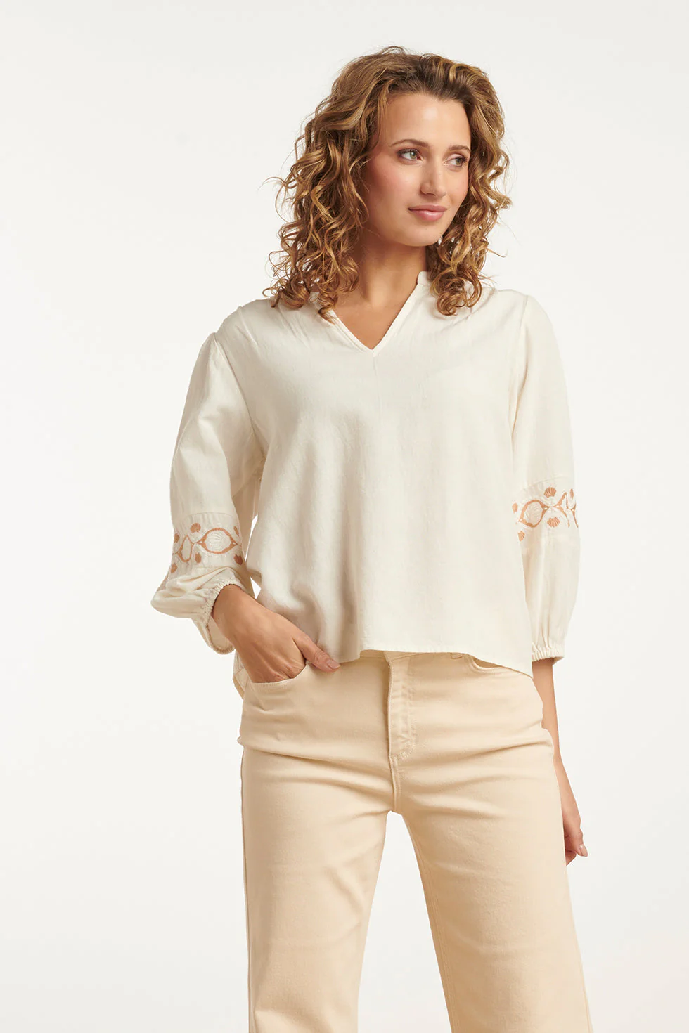 25194 Off White Top Met Geborduurde Mouwen | Off White - Sand - Image 4