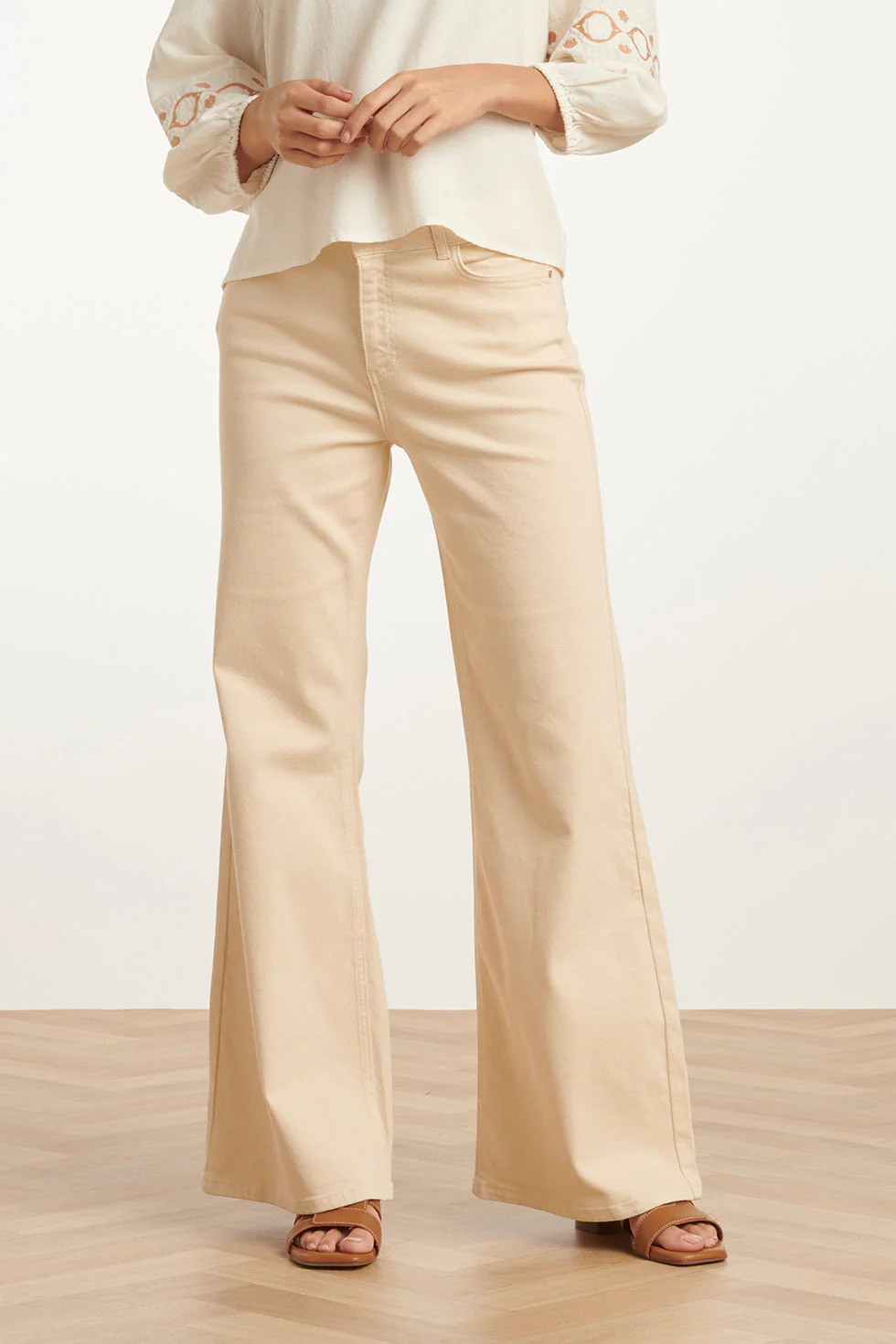 25206 Flared Jeans | Sand - Image 3