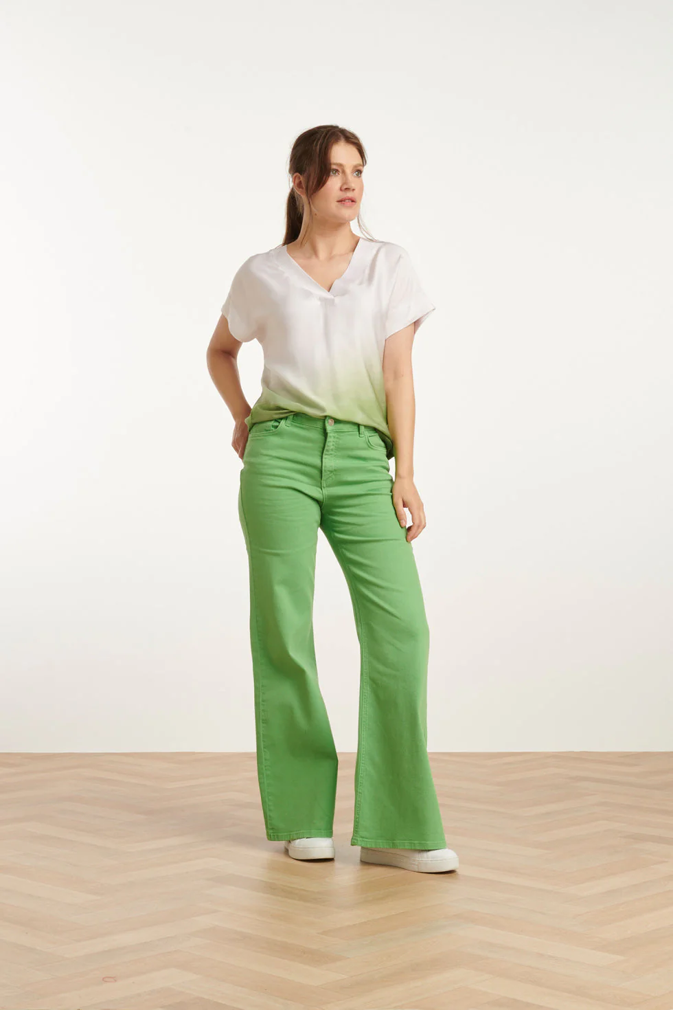 25206 Licht Flared Jeans | Light Green - Image 4