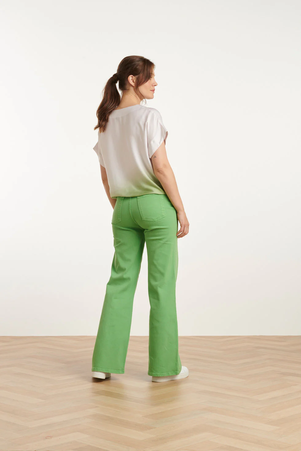 25206 Licht Flared Jeans | Light Green - Image 5