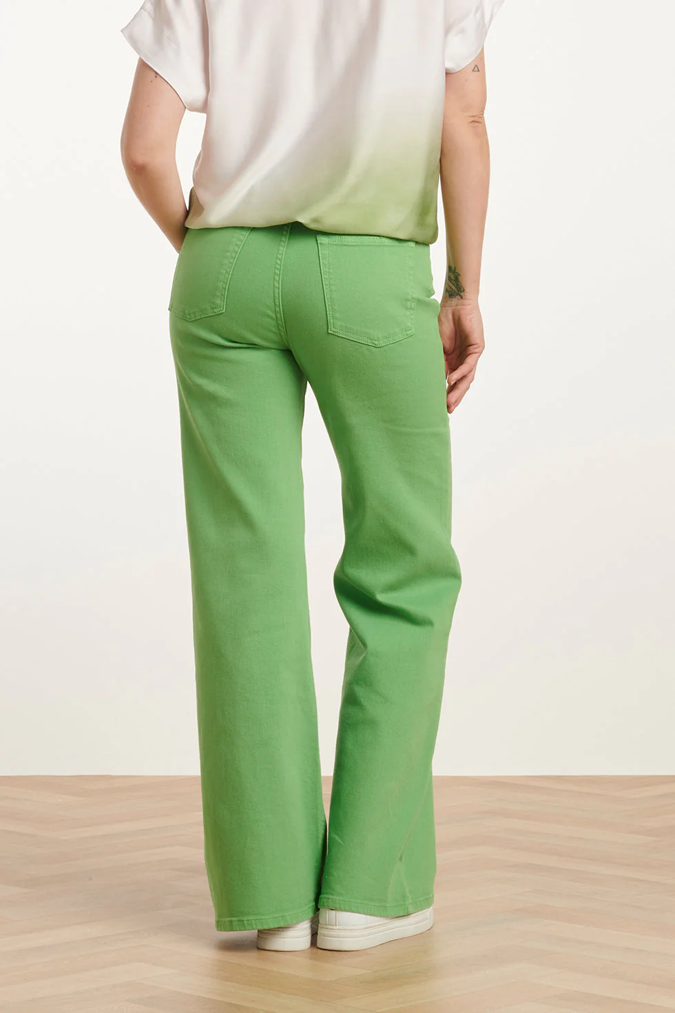 25206 Licht Flared Jeans | Light Green - Image 6