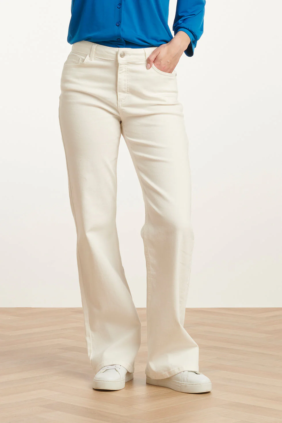 25207 Te Denim Straight Jeans | White - Image 3
