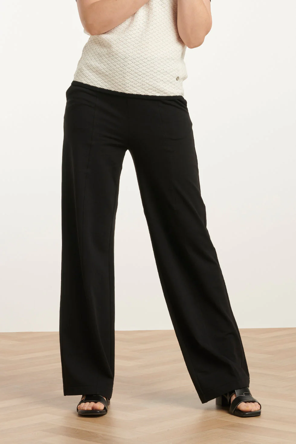 25208 E Zachte Pants Met Wijde Pasvorm | Black - Image 3