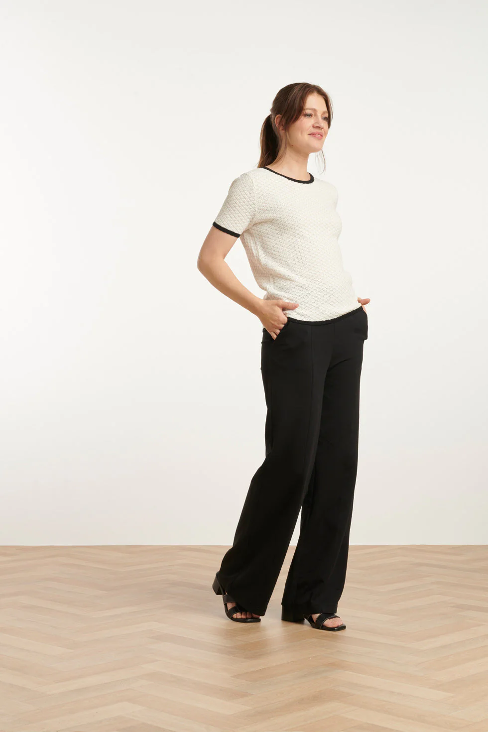 25208 E Zachte Pants Met Wijde Pasvorm | Black - Image 4