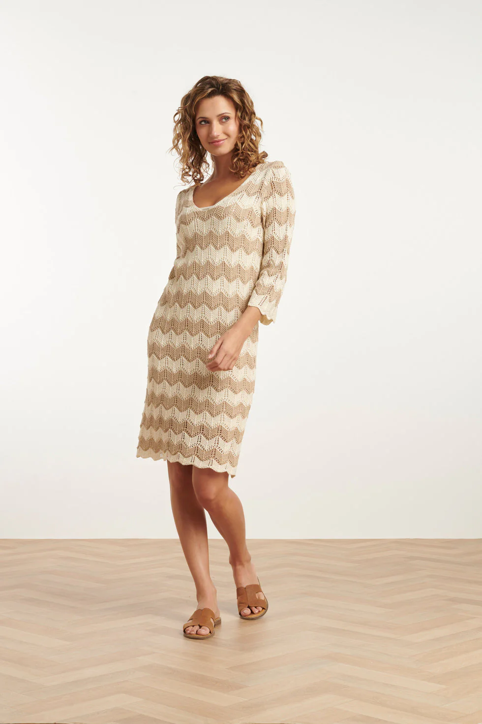 25219 E Zigzag Crochet Jurk | Off White - Sand - Image 3