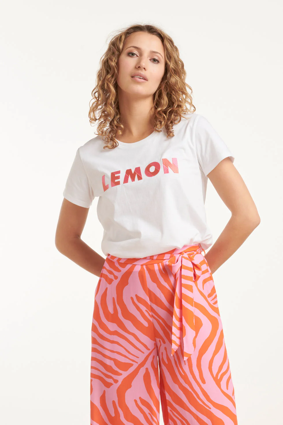 25228 Te Katoenen T-Shirt Met Geborduurd Lemon Print | White - Muticolour