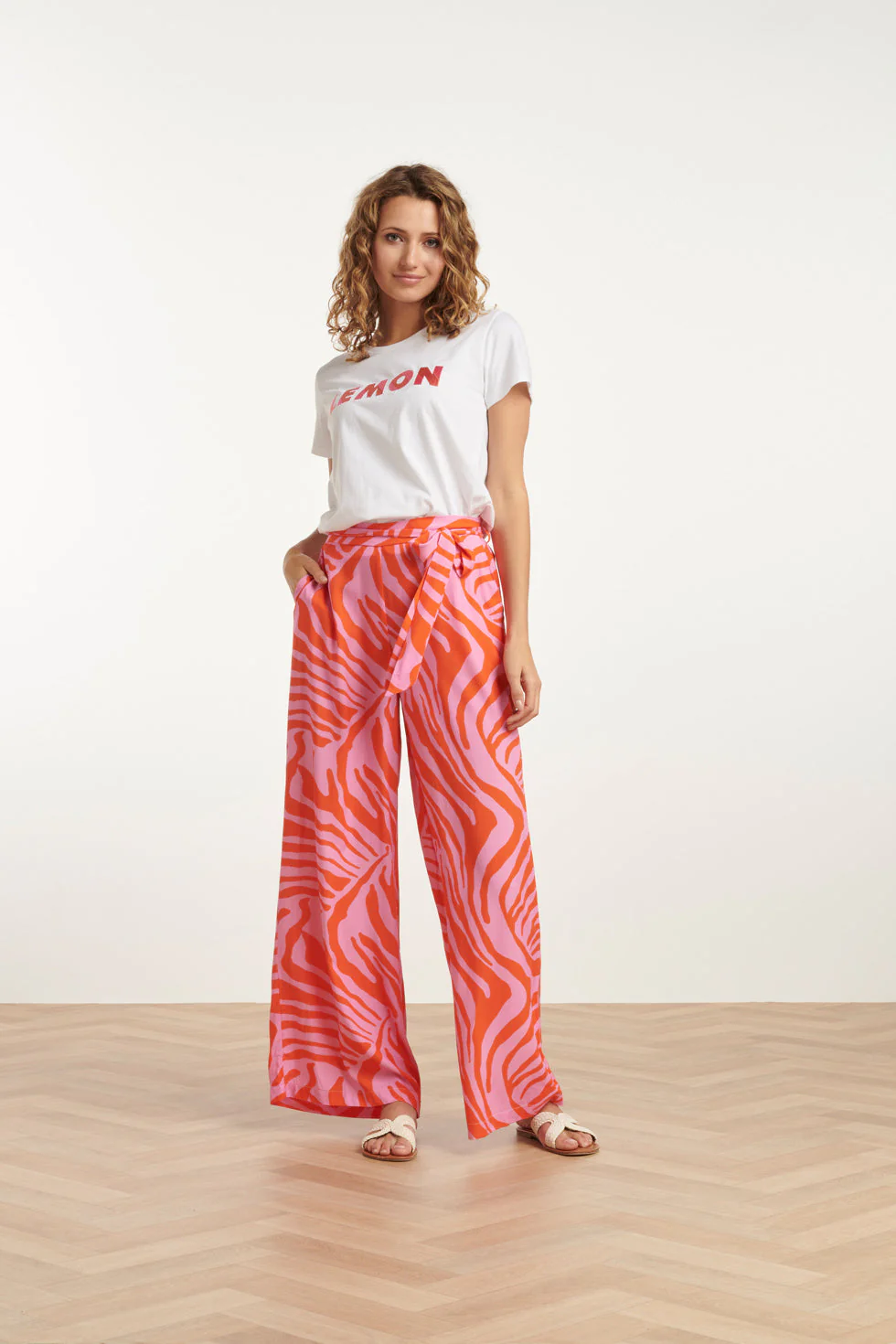 25228 Te Katoenen T-Shirt Met Geborduurd Lemon Print | White - Muticolour - Image 3