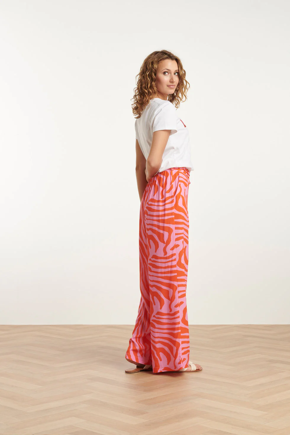 25228 Te Katoenen T-Shirt Met Geborduurd Lemon Print | White - Muticolour - Image 5